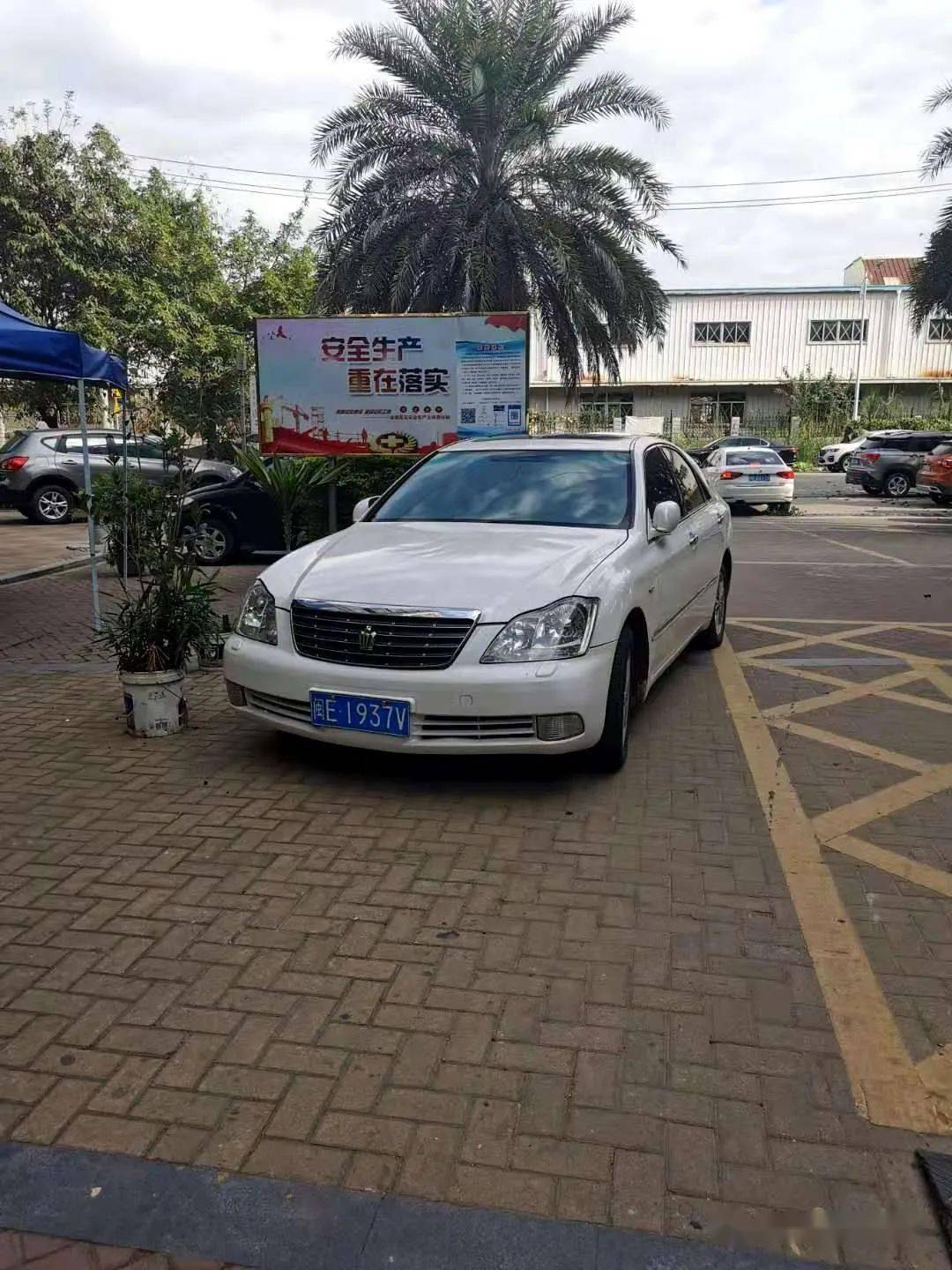 违法地址文昌路车主林*超车牌闽e5848l严重影响了道路畅通公然将