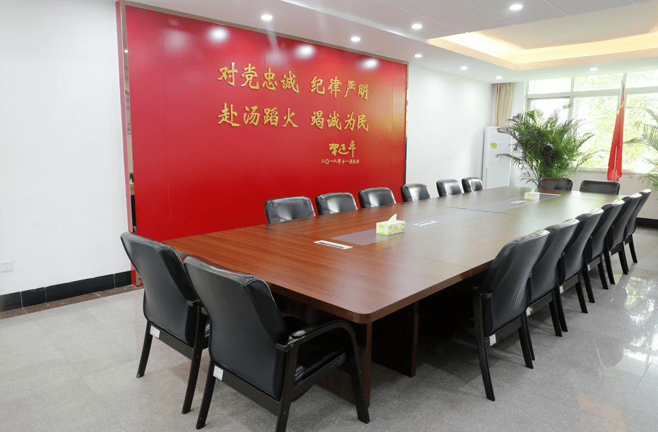 消防员之家:打造了集网咖,医务室,励志书房,茶吧,书吧,理发室6个功能