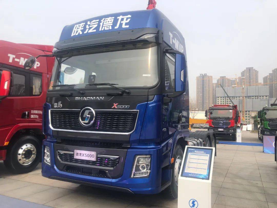 德龙x5000 6×4 尊享版牵引车德龙x6000 4×2 国六北方包自动挡牵引车