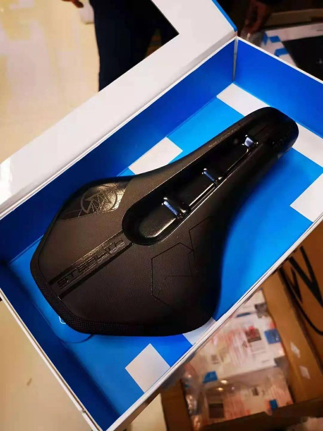 库房角落宝贝多漏网之鱼等你捉pro stealth 山地版本坐垫