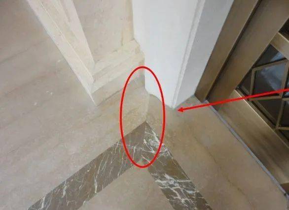 14,大理石与玻璃拼缝玻璃下单时没有考虑墙面大理石排版及收口安装后