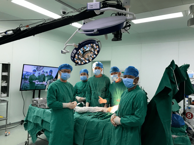 吉大一院骨关节外科成功完成全国线上关节置换手术直播演示