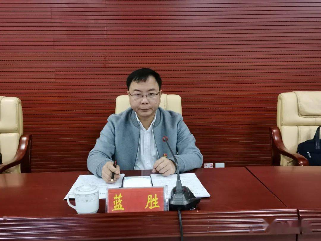 杨龙文在全县年终工作推进会上强调保持攻坚姿态前行02秉承工匠精神