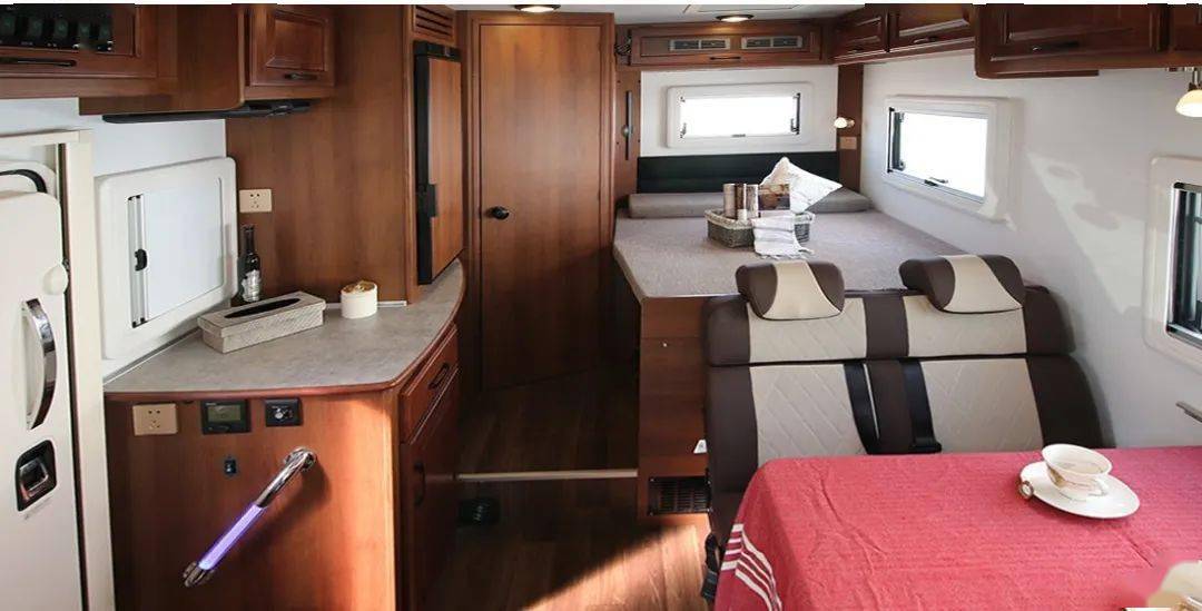 双12西安购车节巨威阿瑞斯5600美式内饰一键开启高端奢华旅居生活