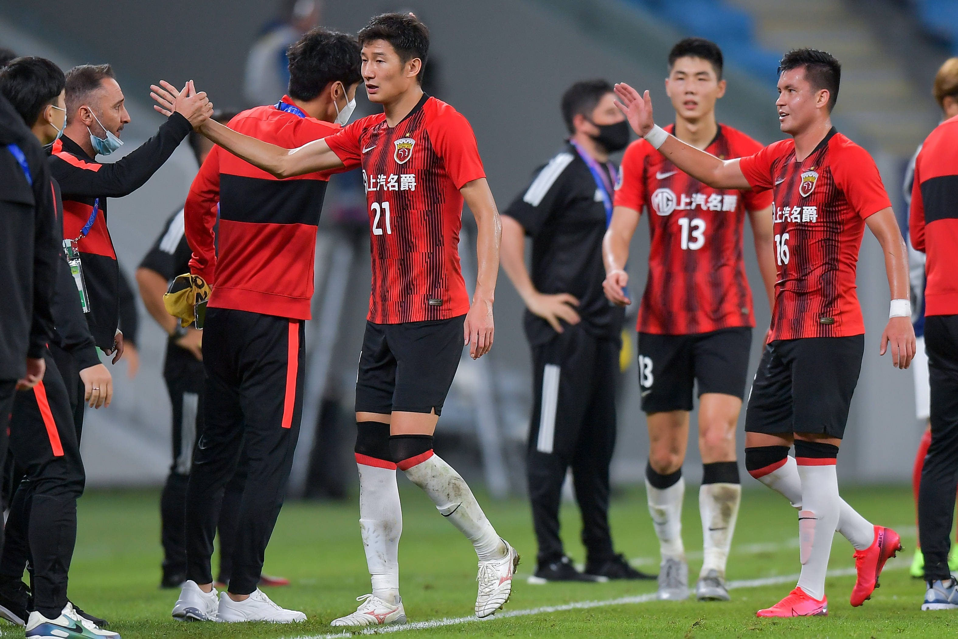 足球——亚冠:上海上港胜横滨水手