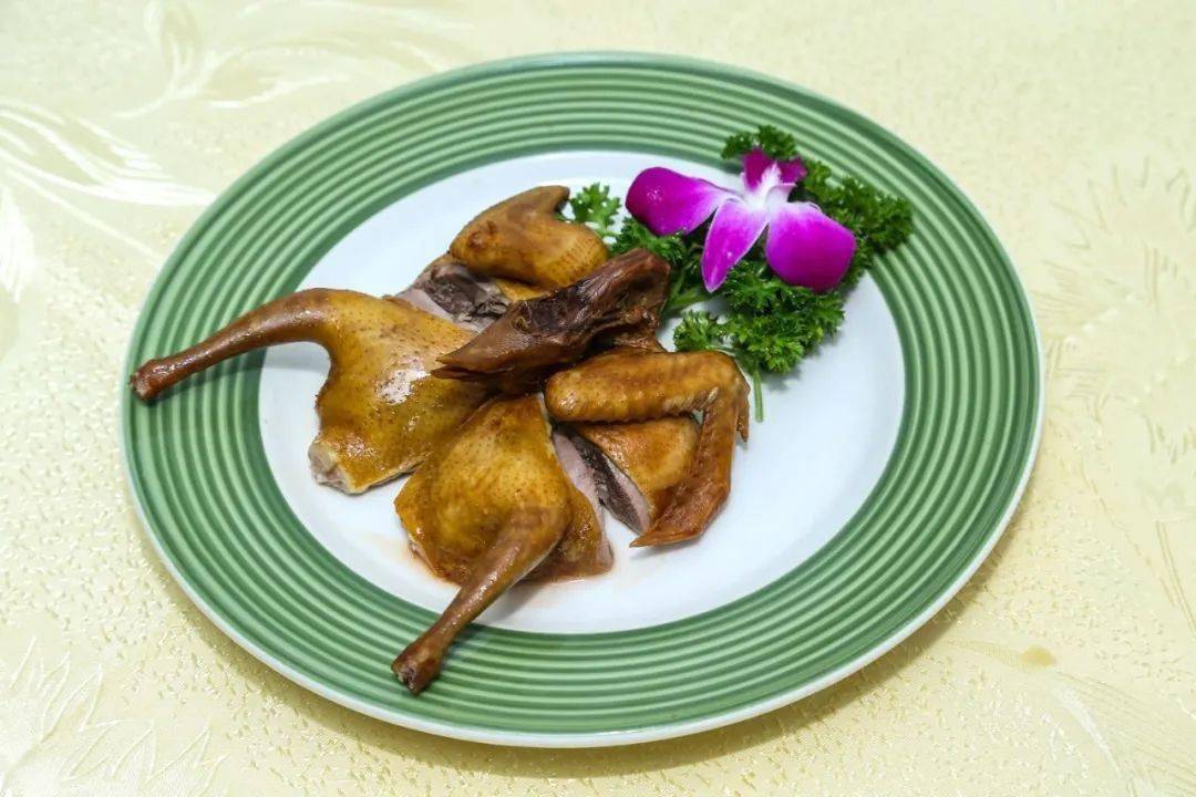 回头率高达99% ▎东昊鸽庄【全鸽宴】震撼出席!鲜香味美,口口爆汁