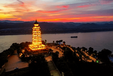 广信塔景观灯饰提升工程正在抓紧施工中