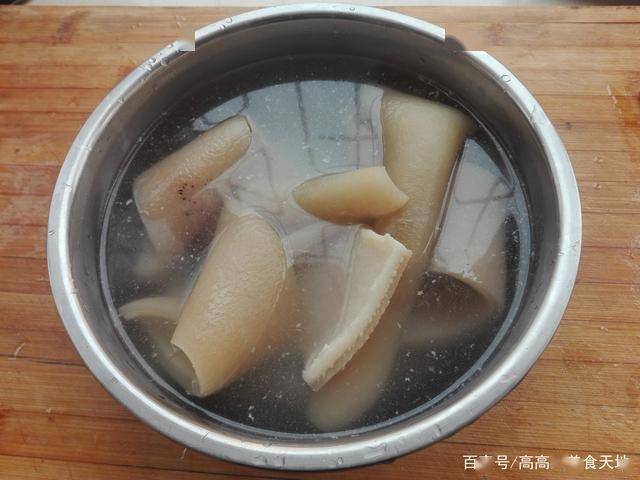煮猪皮冻多加这1步晶莹剔透口感弹牙一次教会你两种做法