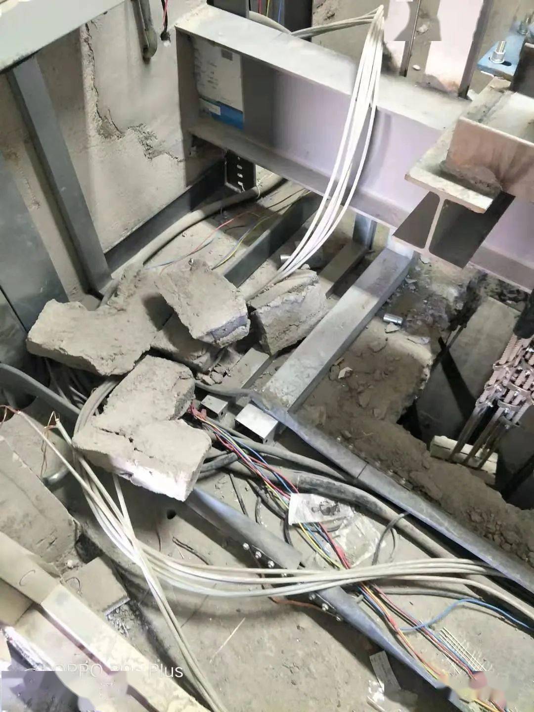 电梯维保工升职中的奇葩事被一个弱者干败了