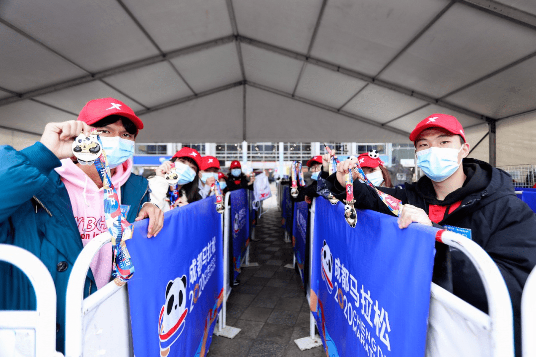 一万人跑马数万人在服务