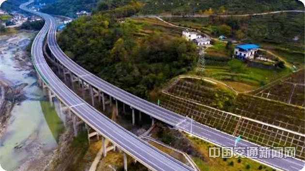 安康至岚皋(陕渝界)高速公路是国家高速公路银百线(g69)的重要组成
