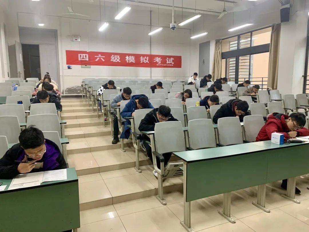 英语四六级模拟考试圆满结束