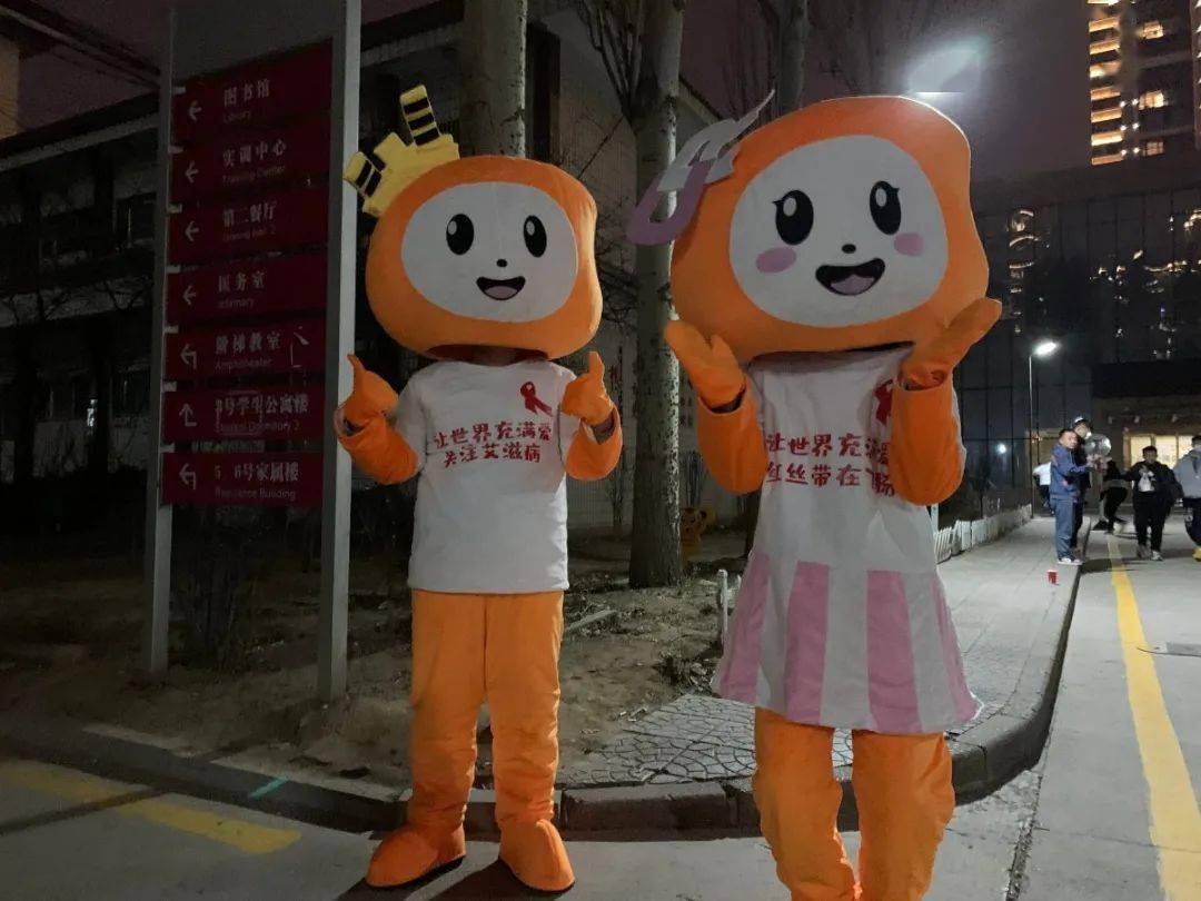 世界艾滋病日讲座开始,太原市疾控中心梅林主任从艾滋病的特征,艾滋病