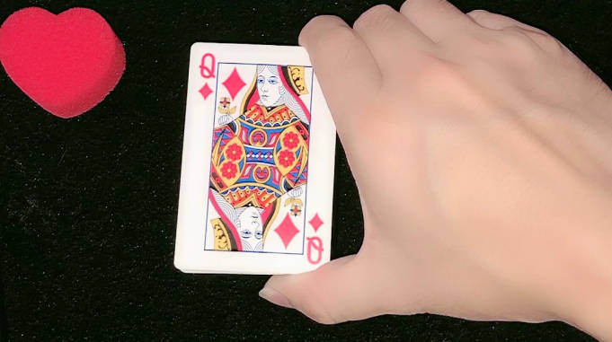 魔术教学为什么方片q能瞬间变成其他点数方法特别简单