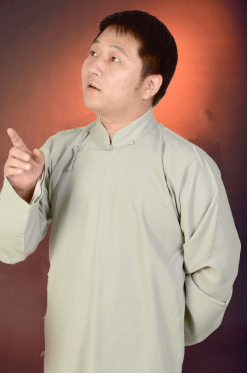 演员洪方舟·李大成春黔社坚持贴近生活,坚持创新.