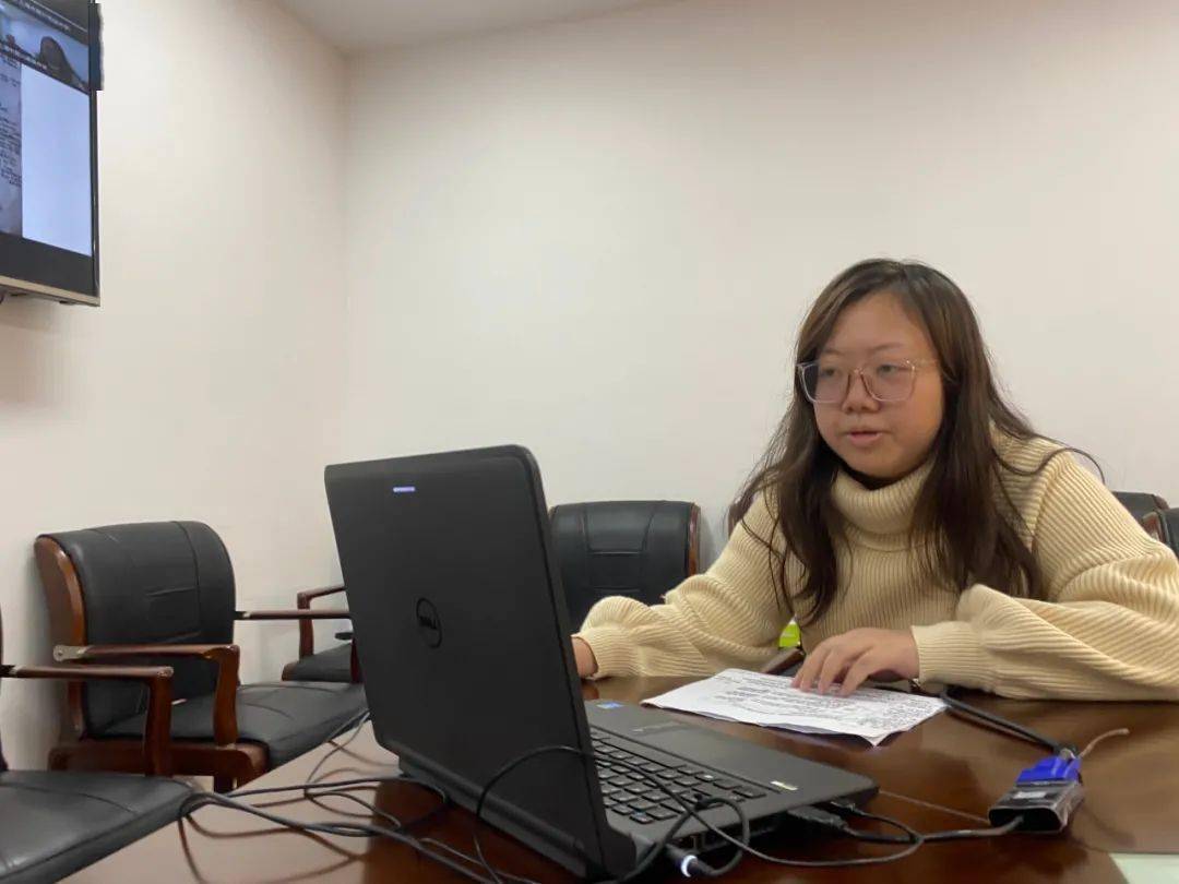 接着,复兴高级中学康菁菁老师分享了《巴黎圣母院》,《红楼梦》整本书