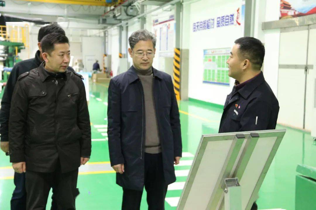 汽车学院副院长王剑峰,科研处副处长李精一,材料学院副教授崔国荣