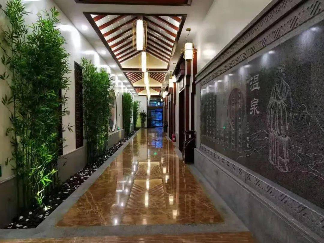 灌云伊水温泉康养中心位于连云港市灌云县城区内,总占地面积126 亩