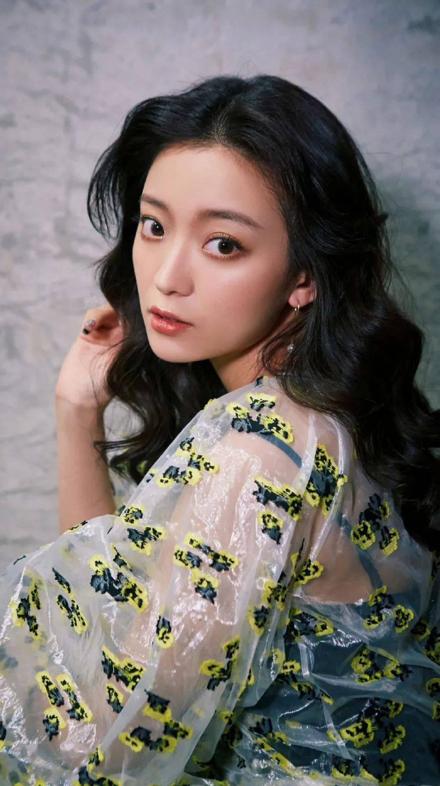 手机壁纸罗予彤