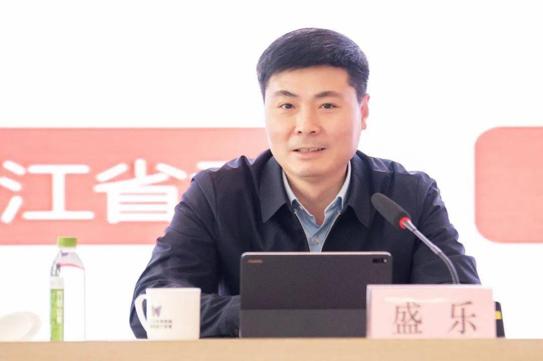 团市委书记沈春晓作开班动员,他强调全市共青团要认真