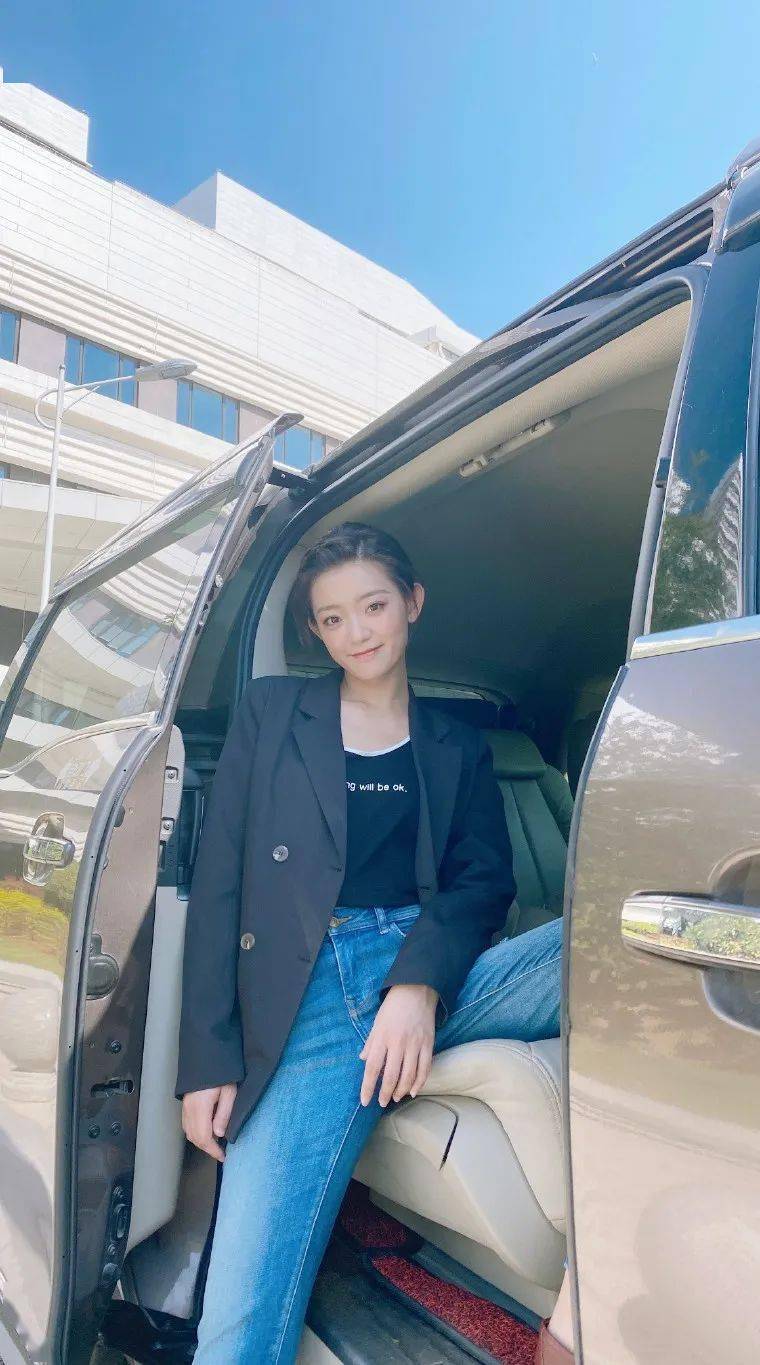 手机壁纸罗予彤