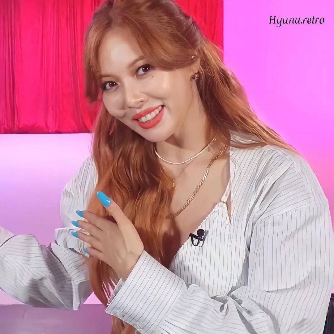 泫雅ins更新这里有一瓶马儿送你的肥宅快乐水