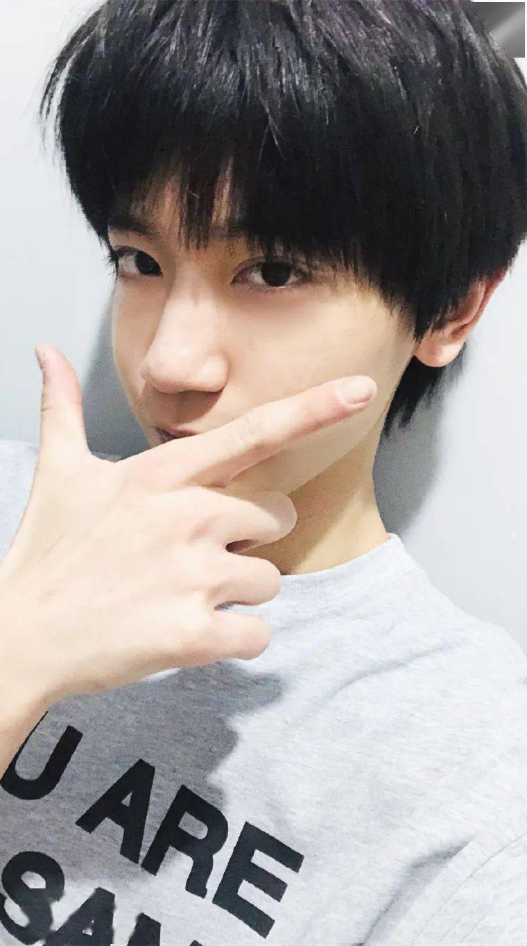 手机壁纸李天泽