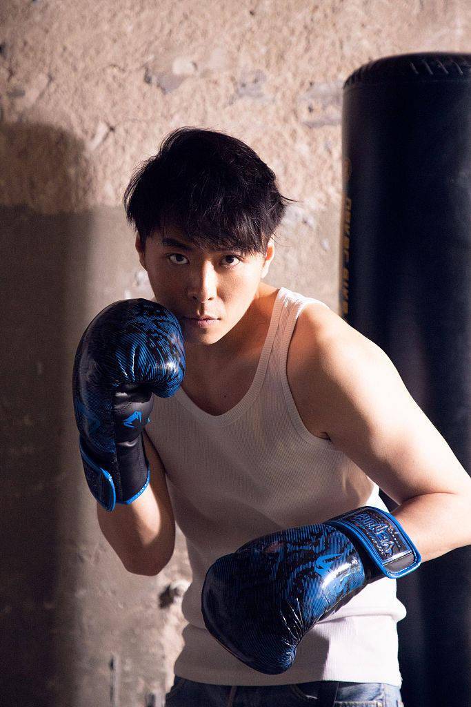 王山水肌肉拳击照曝光搭档吴樾出演电影愤怒的黄牛