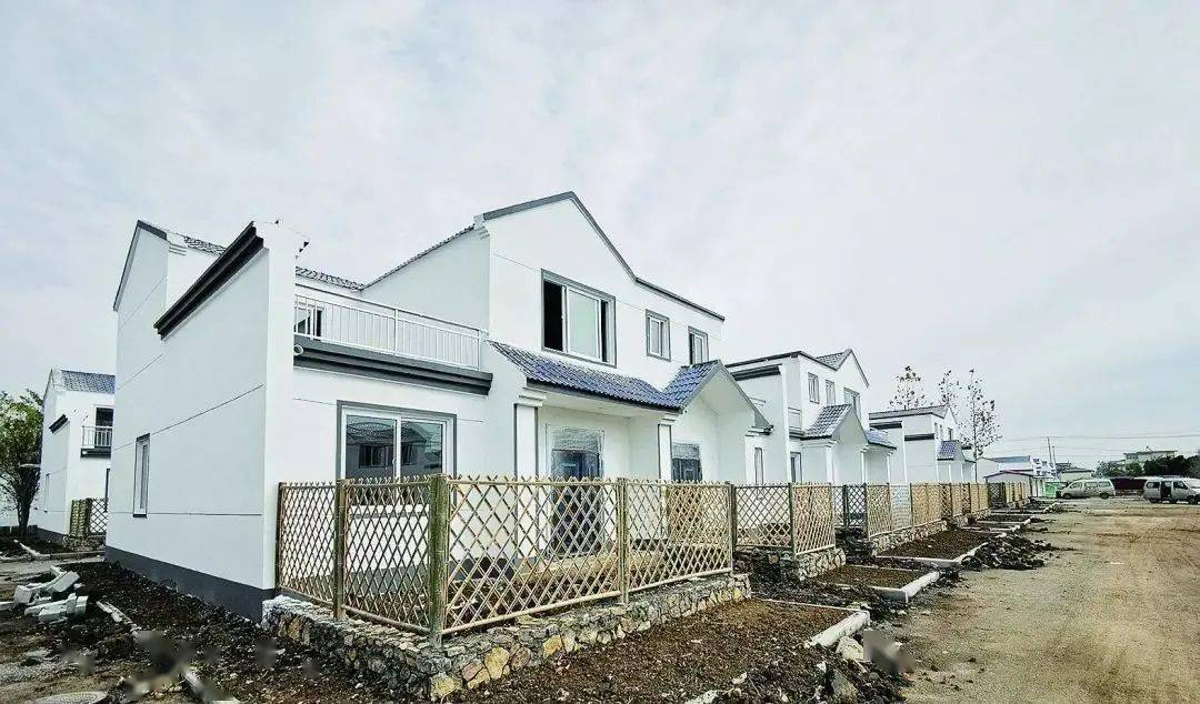 邳州两层别墅带小院新型农村社区即将上房