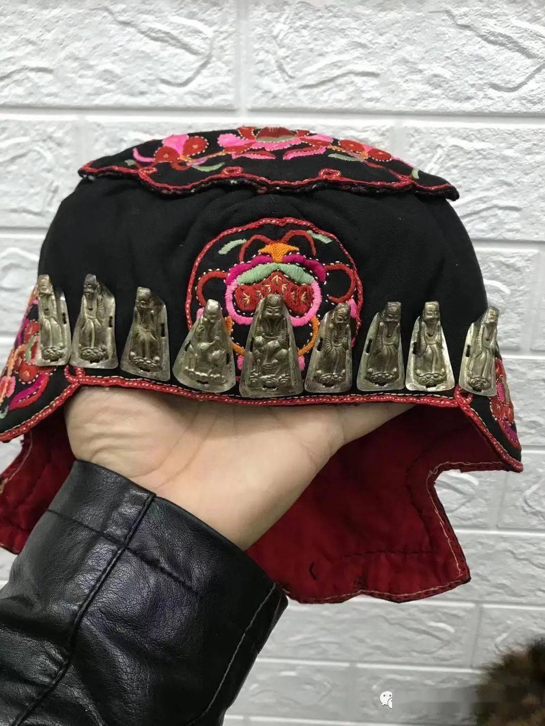 百帽争辉罗小龙银帽展