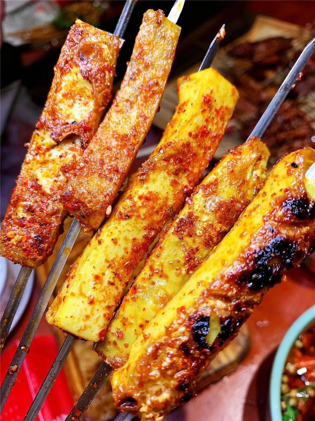 长春网红烤烧烤店,烤大骨头人手一个,还有马勺菜 榴莲鸡柳