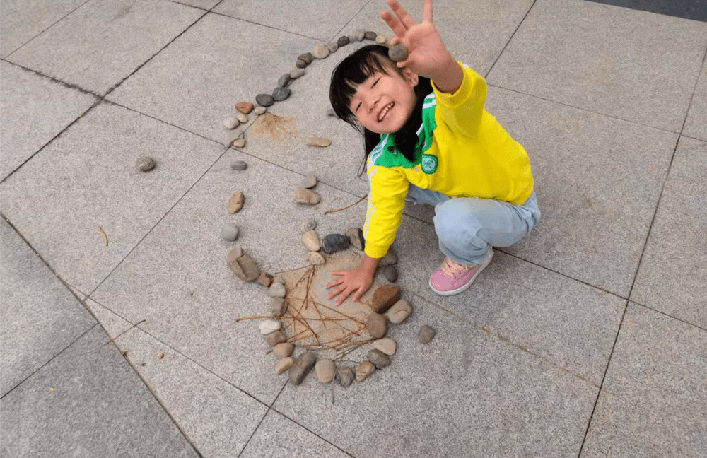 游戏画· 石在石头上涂涂画画玩涂鸦玩搭配激发想象力一不小心就成了