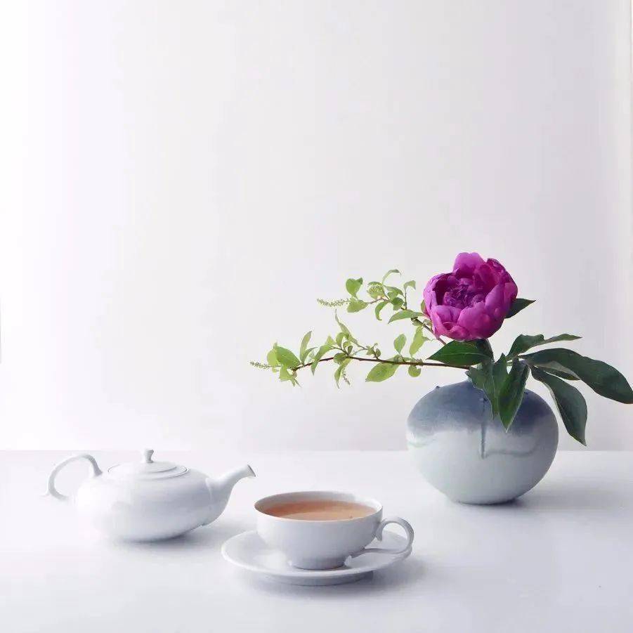 静心品茶,赏花