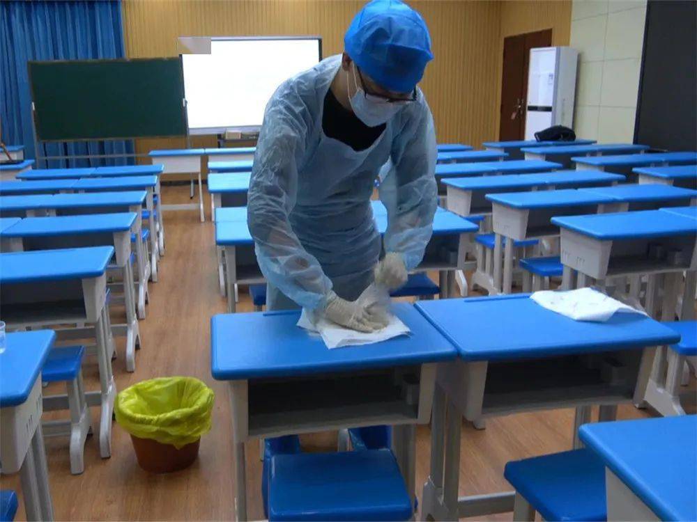 双山中心小学举行常态化疫情防控应急演练和呕吐物处置规范培训