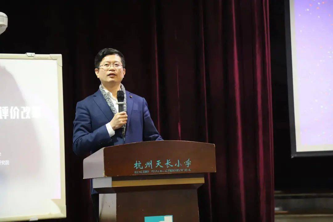 上城区教育局党委书记,局长项海刚在聆听了三位校长的分享后,肯定了三