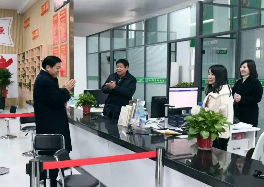 大厅突然进来一位特殊的客人——武警部队政治部原副主任赵北臣少将