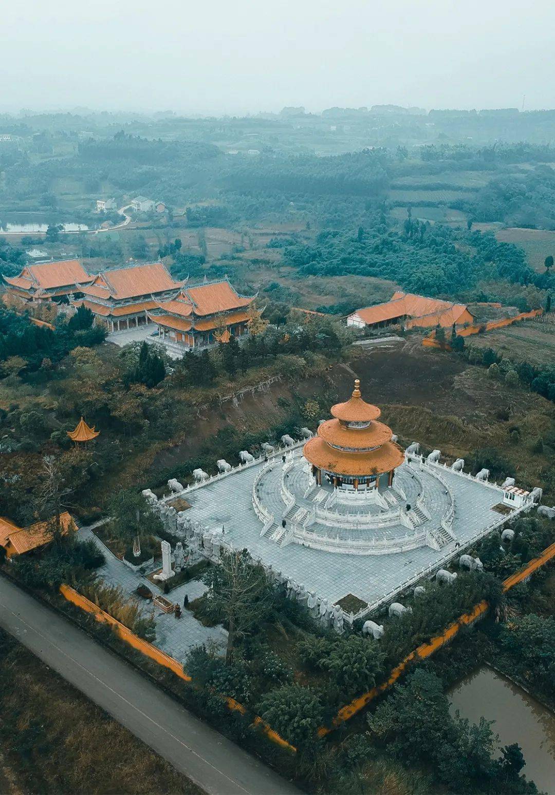 武月藏三元塔內江天然獨特的地理位置和氣候優勢,旅遊景點也著實採儋