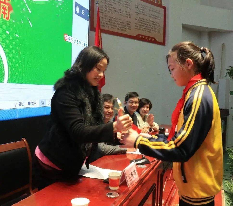 县长王秀英,广昌县青少年足球健儿们的身姿吧小编带大家去现场看看来