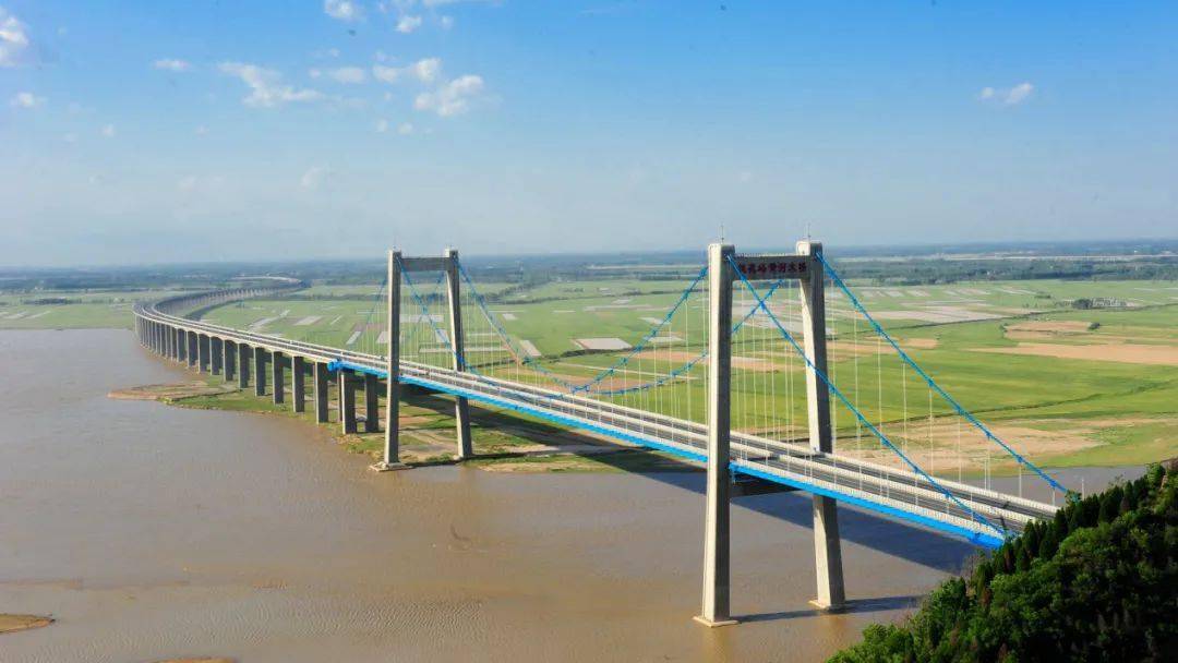 设计院公司代建的齐河黄河公路大桥和设计的武陟至西峡高速公路桃花峪