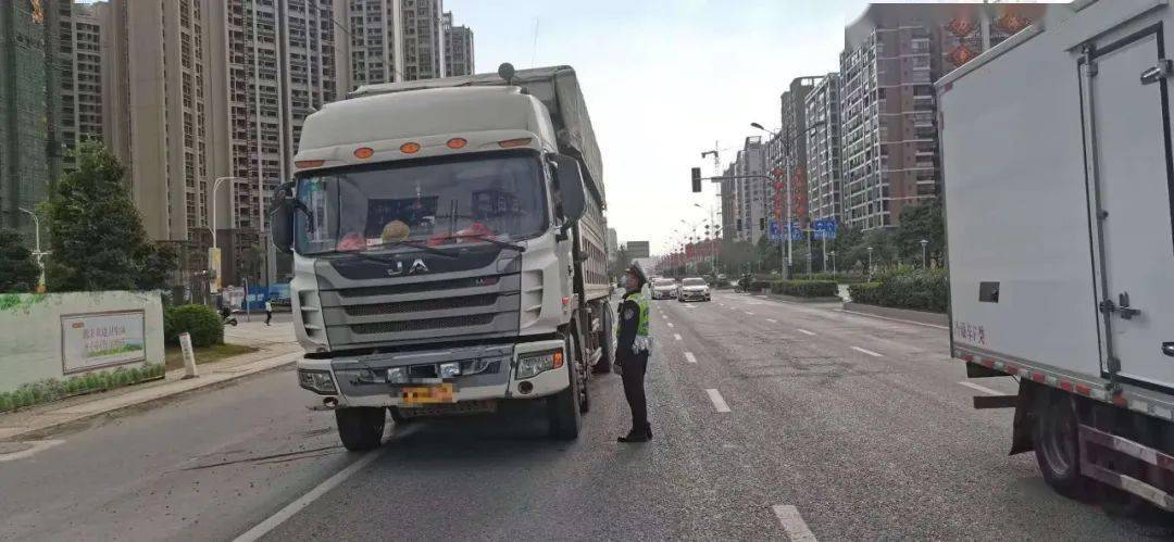 严防祸从货出梧州交警重拳整治大货车违法