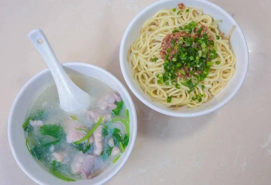 "一定要打卡腌面煮汤"02日出东方,黎明破晓,星辰慢慢淡去,登顶观景台