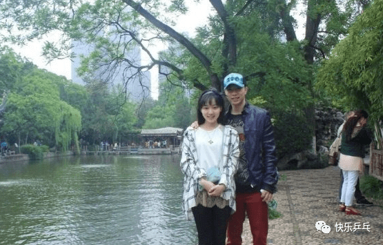 马龙8年爱情长跑娶校花做老婆,婚姻背后有纠结