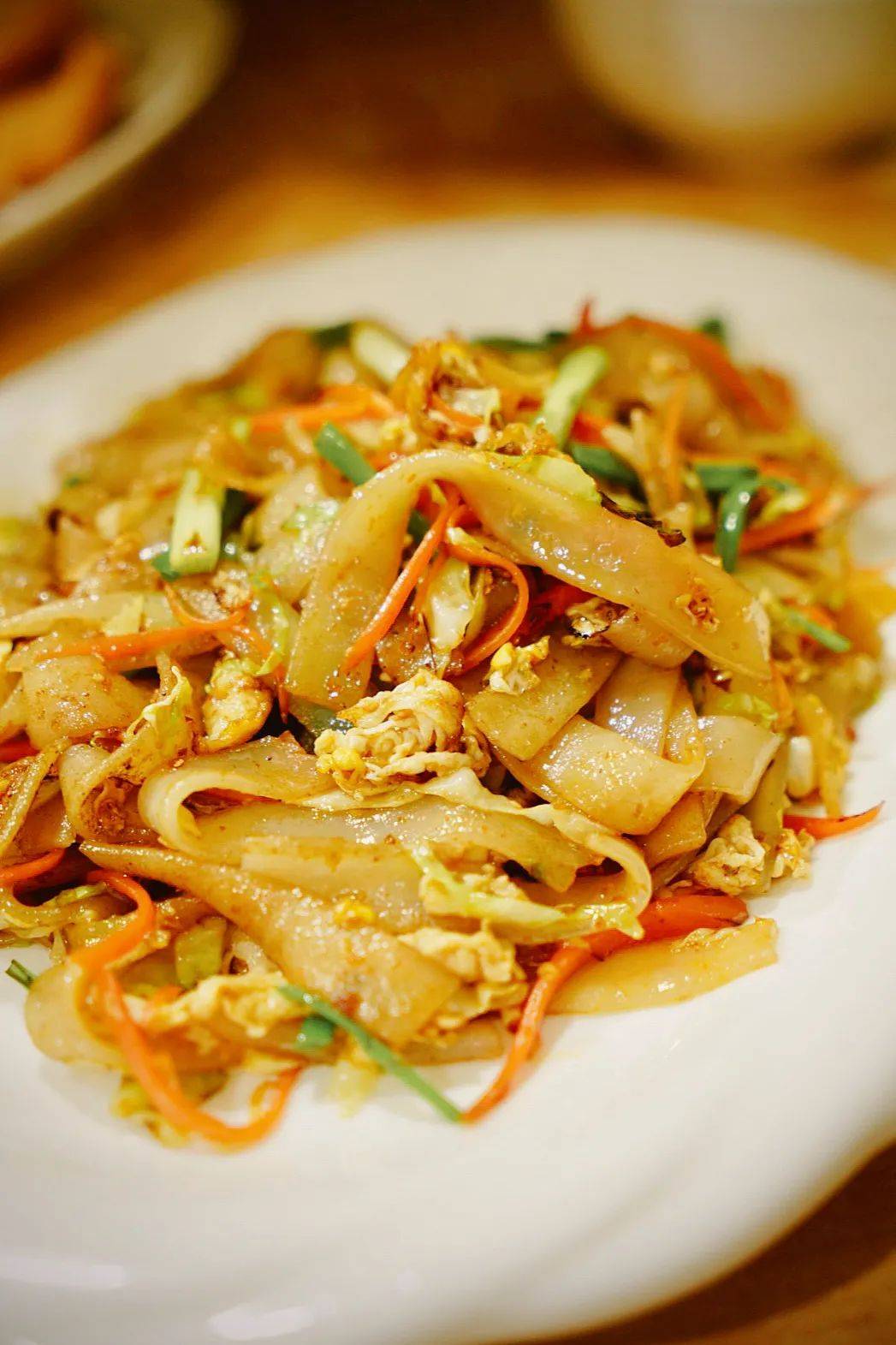 这家潮汕小吃绝了!每天17点才开门,来的人排队2小时只为一口海鲜粥!