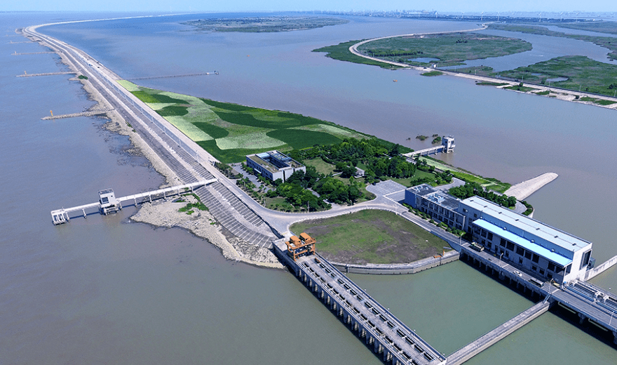 在东风西沙,青草沙两大水源地一级保护区内,市,区生态环境局,水务局等