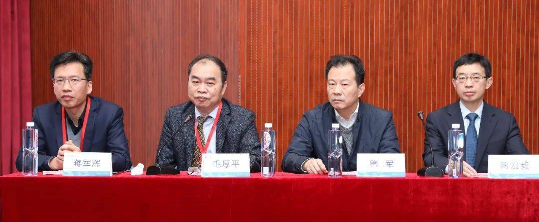 张伟杰教授分享了无积水肾结石pcnl病例.