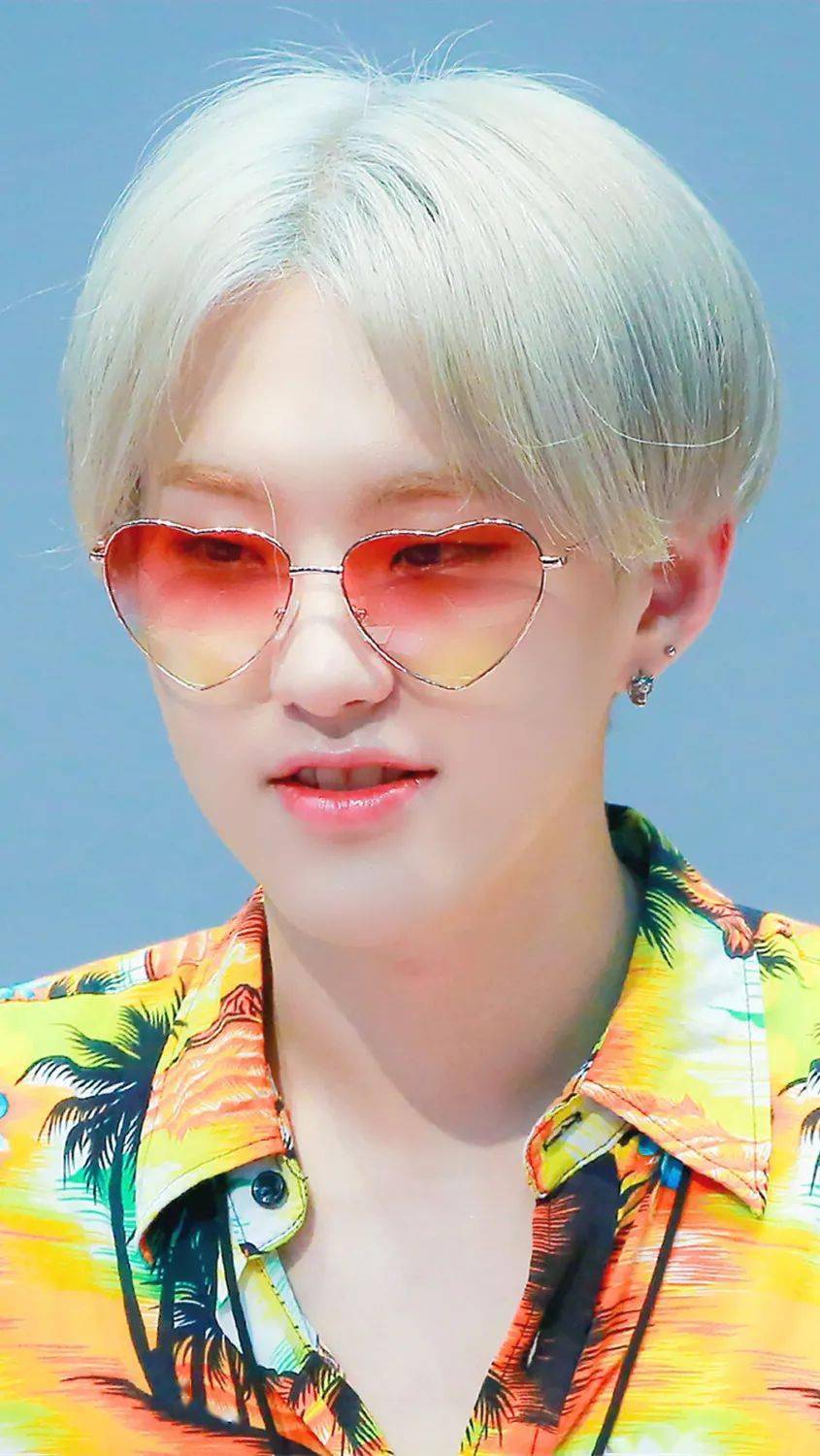 手机壁纸seventeen权顺荣