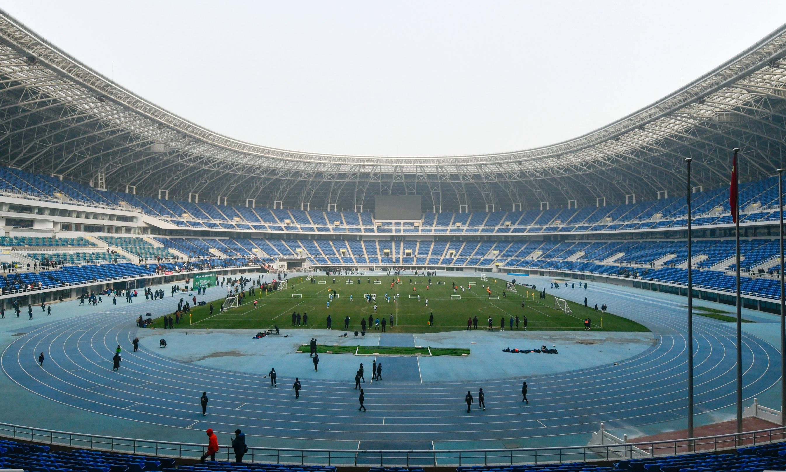 顶级球场中超裁判天津青少年足球赛事享受高规格待遇