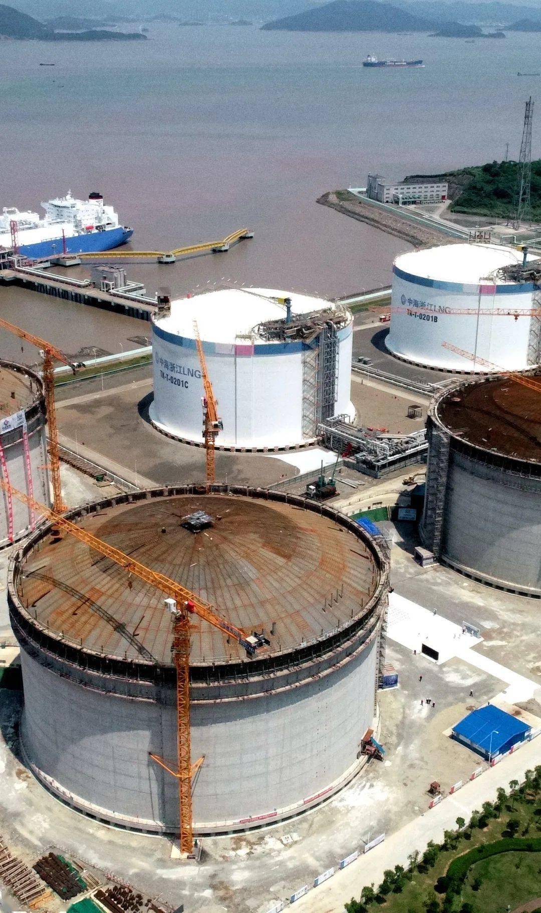项目为浙江增气浙江lng二期项目首座储罐投用