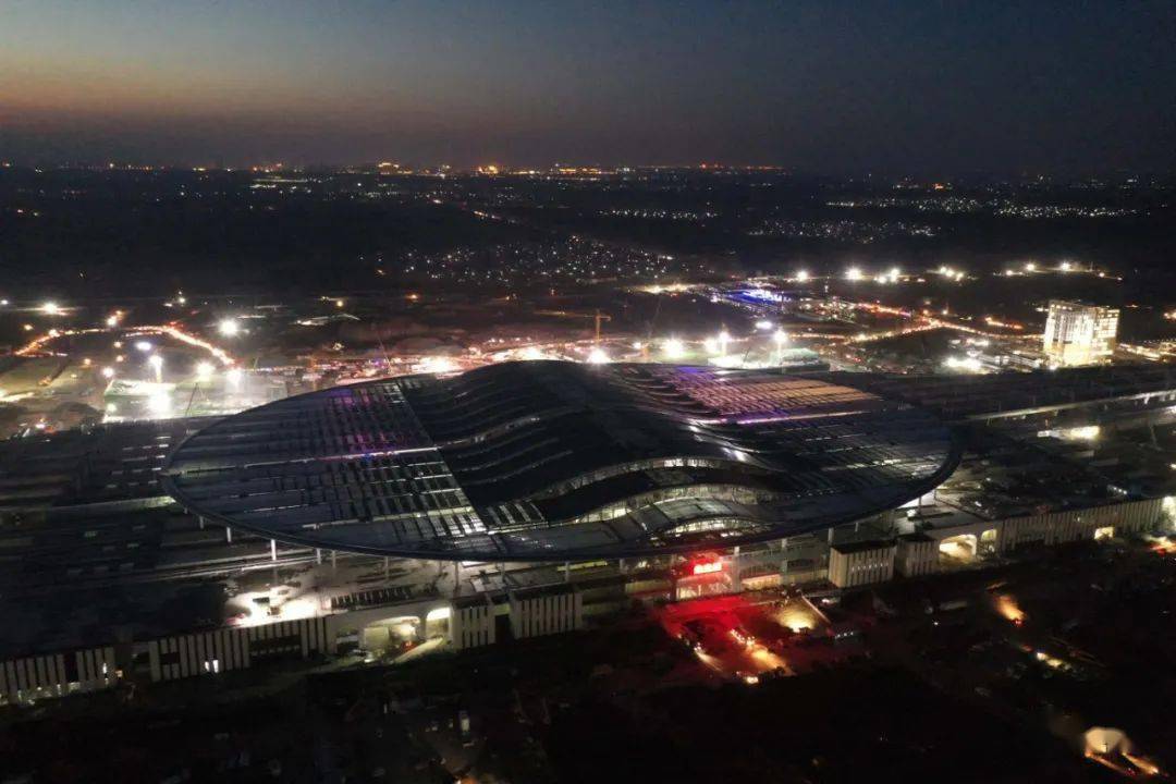 雄安站初展雄姿