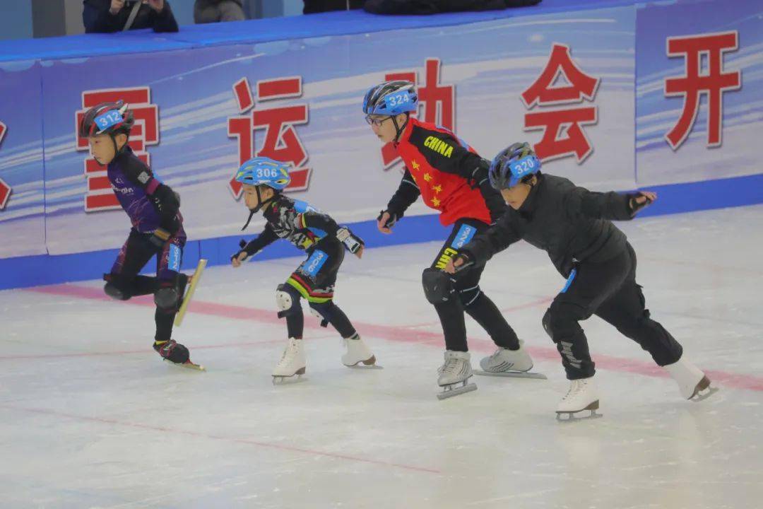 廊坊市速度滑冰比赛举行近200名选手疾速过招